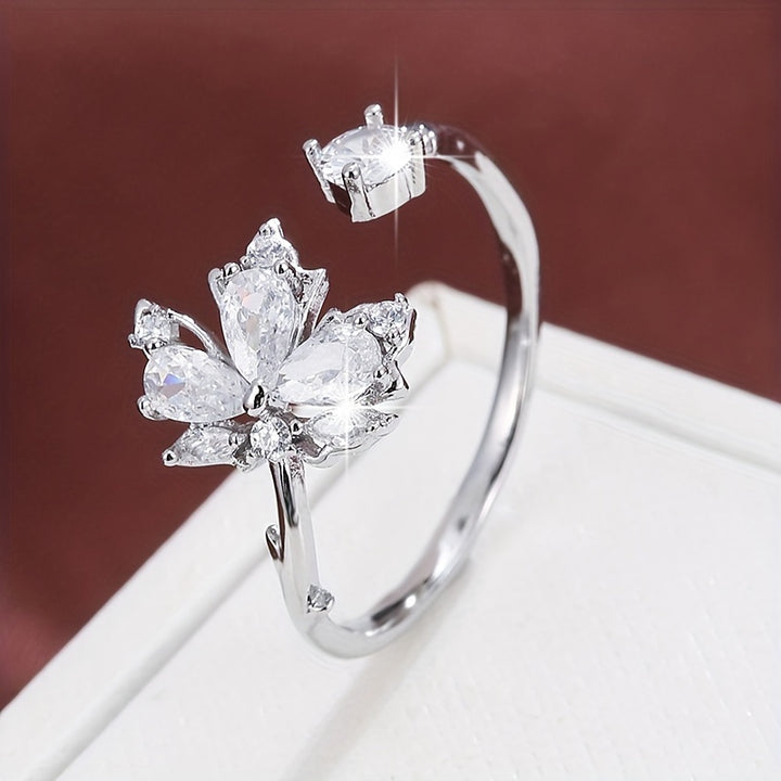 Diseño de hoja de arce elegante anillo para mujeres, cobre con chapado, con circonita cúbica sintética, versátil para uso diario y celebraciones festivas